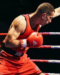 Bercem Kara ist Fitnesstrainer bei Arnold Boxfit